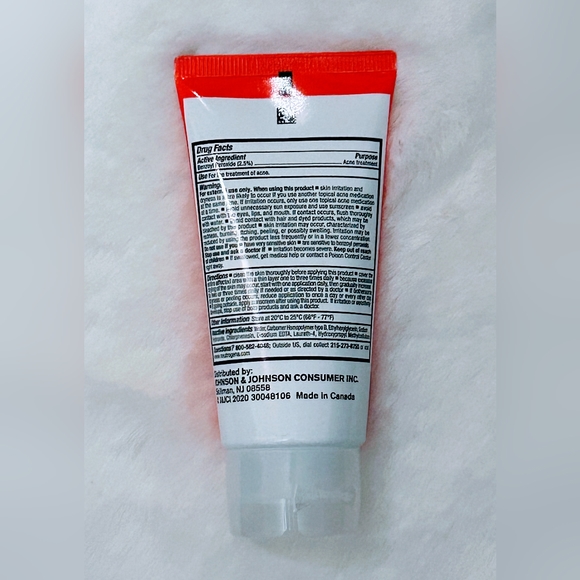 New Neutrogena Stubborn Acne AM Treatment - Picture 2 of 2